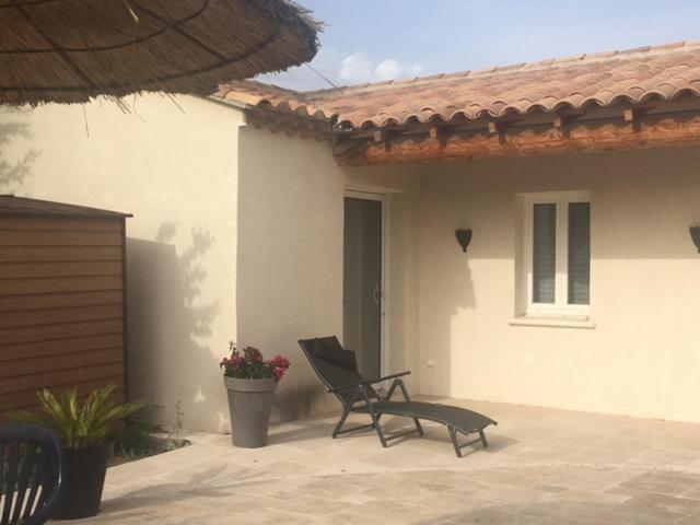 Coquet 2 Pieces Au Calme Avec Piscine Villa Fontvieille Luaran gambar