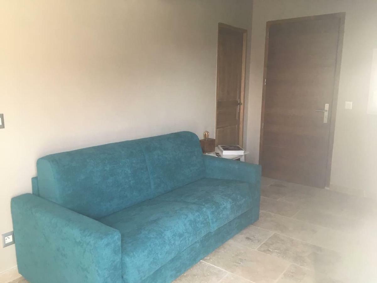 Coquet 2 Pieces Au Calme Avec Piscine Villa Fontvieille Luaran gambar