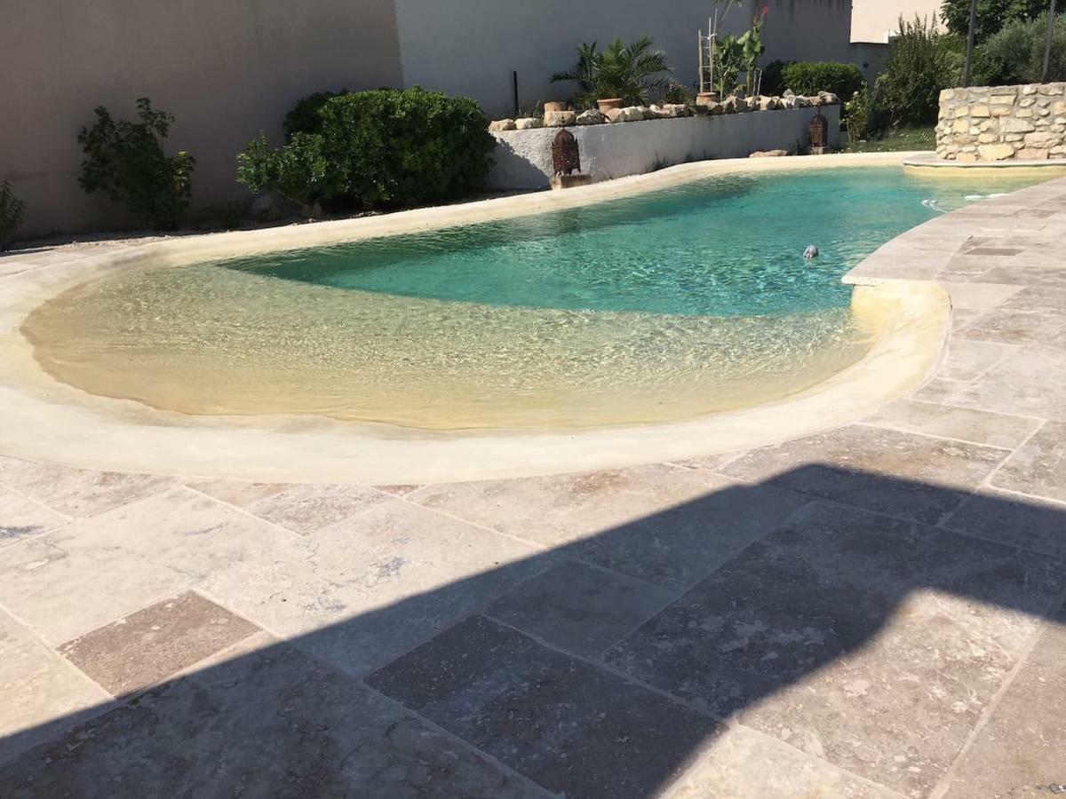 Coquet 2 Pieces Au Calme Avec Piscine Villa Fontvieille Luaran gambar