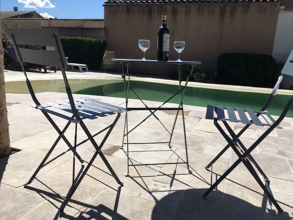 Coquet 2 Pieces Au Calme Avec Piscine Villa Fontvieille Luaran gambar